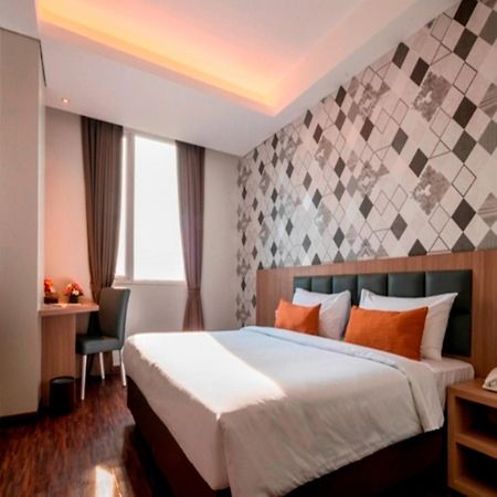 Hotel 88 Itc Fatmawati Jakarta By Wh Jacarta Exterior foto