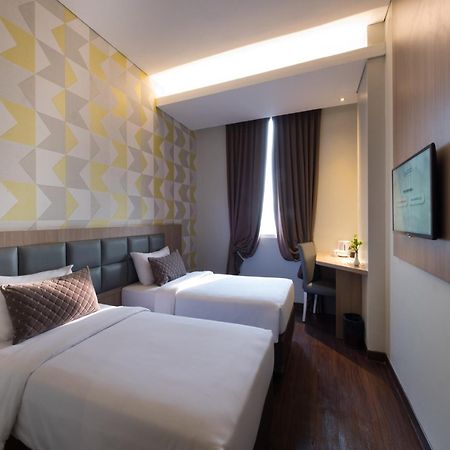 Hotel 88 Itc Fatmawati Jakarta By Wh Jacarta Exterior foto