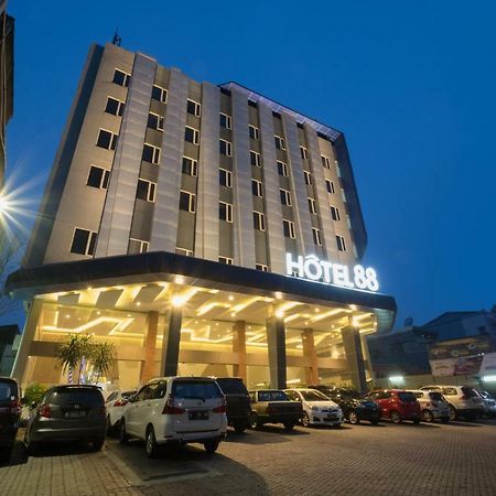 Hotel 88 Itc Fatmawati Jakarta By Wh Jacarta Exterior foto