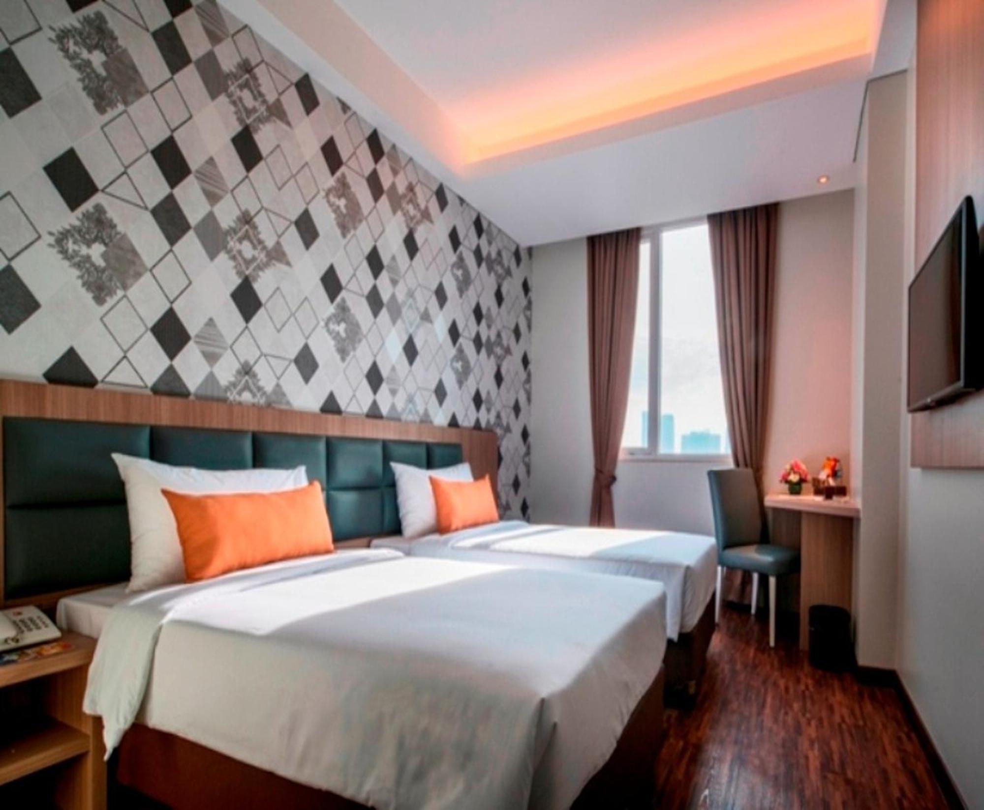 Hotel 88 Itc Fatmawati Jakarta By Wh Jacarta Exterior foto