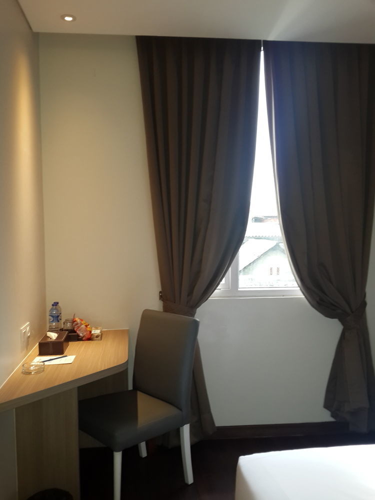 Hotel 88 Itc Fatmawati Jakarta By Wh Jacarta Exterior foto