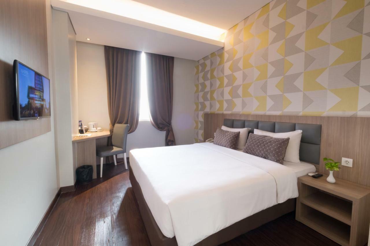 Hotel 88 Itc Fatmawati Jakarta By Wh Jacarta Exterior foto