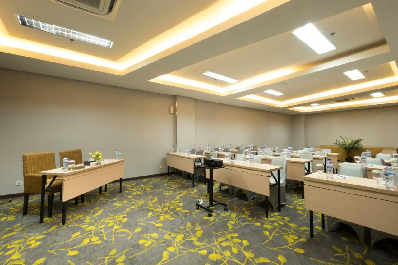 Hotel 88 Itc Fatmawati Jakarta By Wh Jacarta Exterior foto