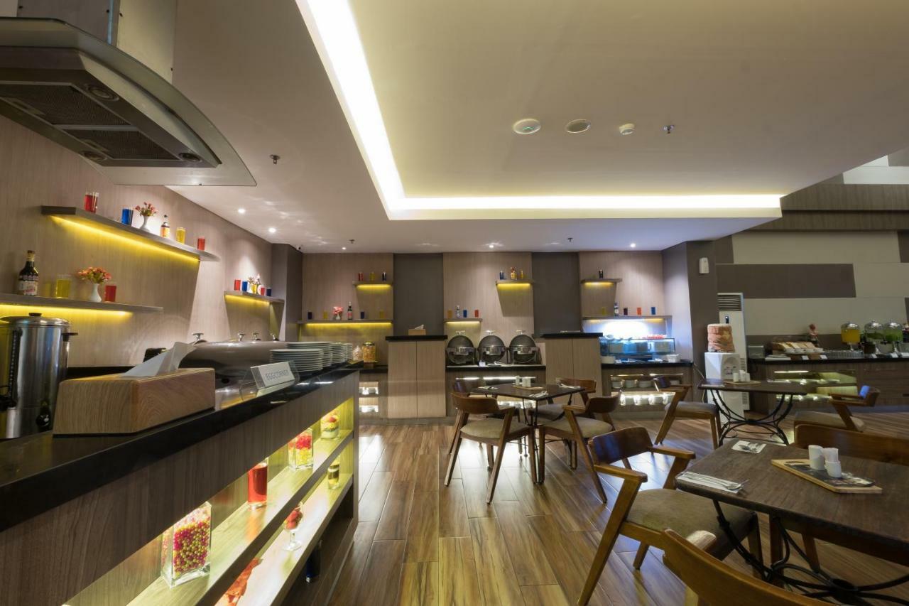 Hotel 88 Itc Fatmawati Jakarta By Wh Jacarta Exterior foto