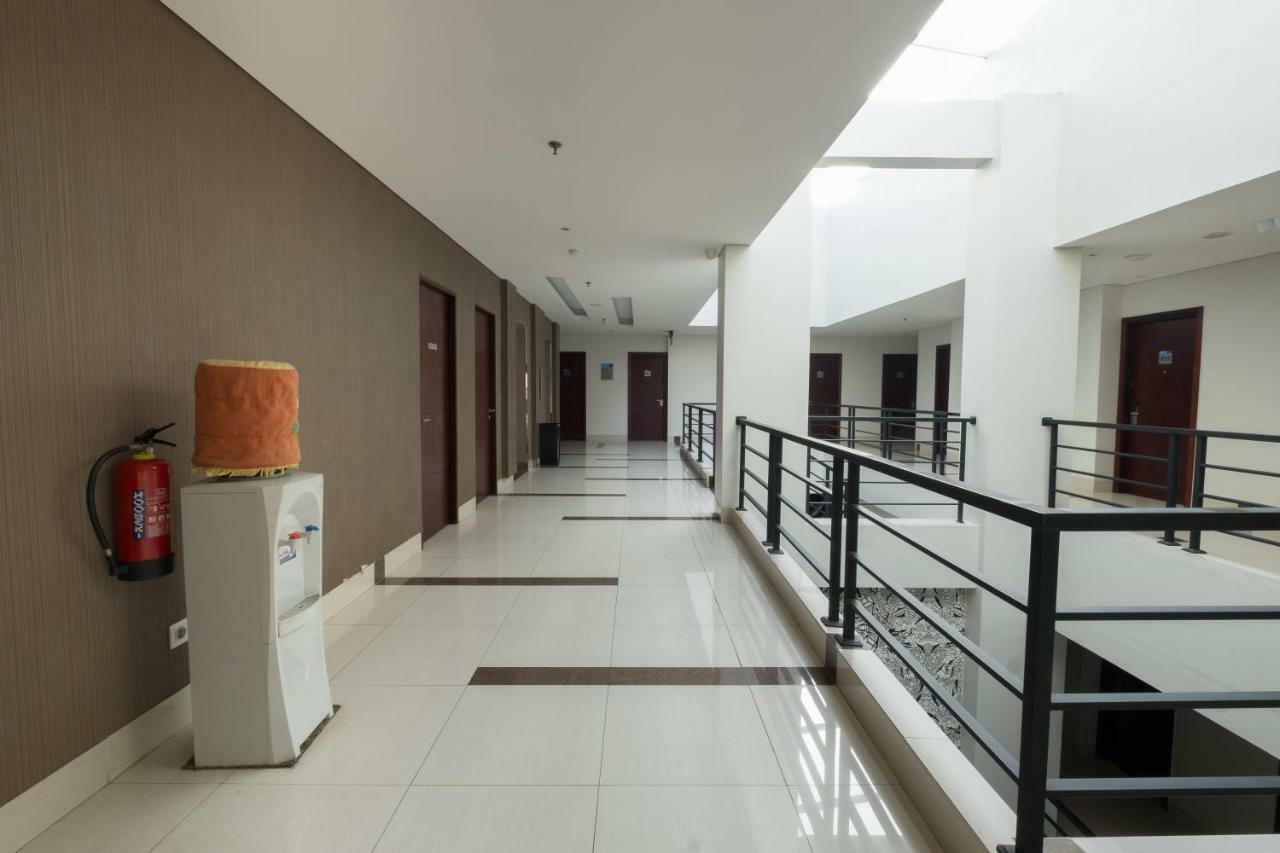 Hotel 88 Itc Fatmawati Jakarta By Wh Jacarta Exterior foto
