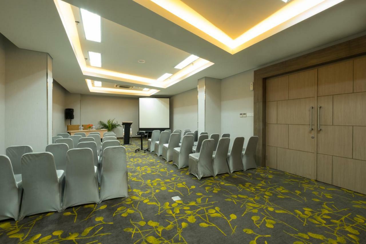 Hotel 88 Itc Fatmawati Jakarta By Wh Jacarta Exterior foto